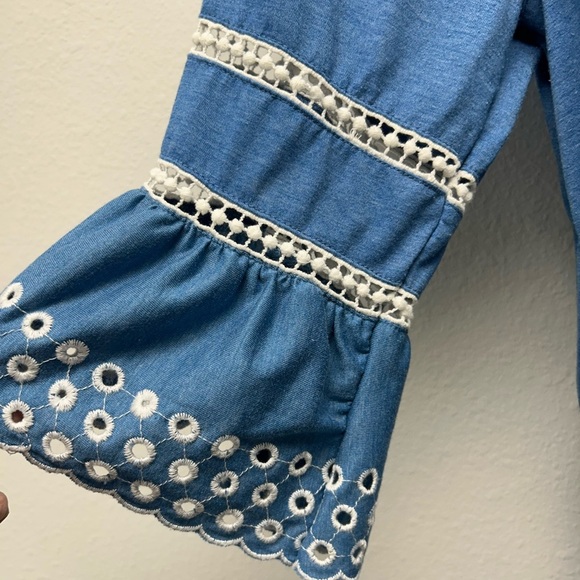 Fever blue embroidered eyelet bell sleeve ruffle hem tunic size 1X - Picture 2 of 2
